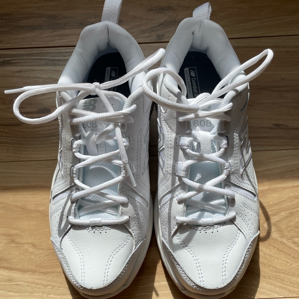 New Balance 608 V5 Cross Trainer dad shoes W size 8/ M size 6.5 2E (wide) white